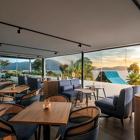 Отель Doubletree By Hilton Damai Laut Лумут Экстерьер фото