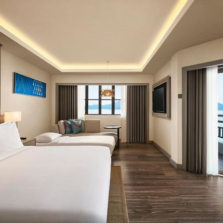 Отель Doubletree By Hilton Damai Laut Лумут Экстерьер фото