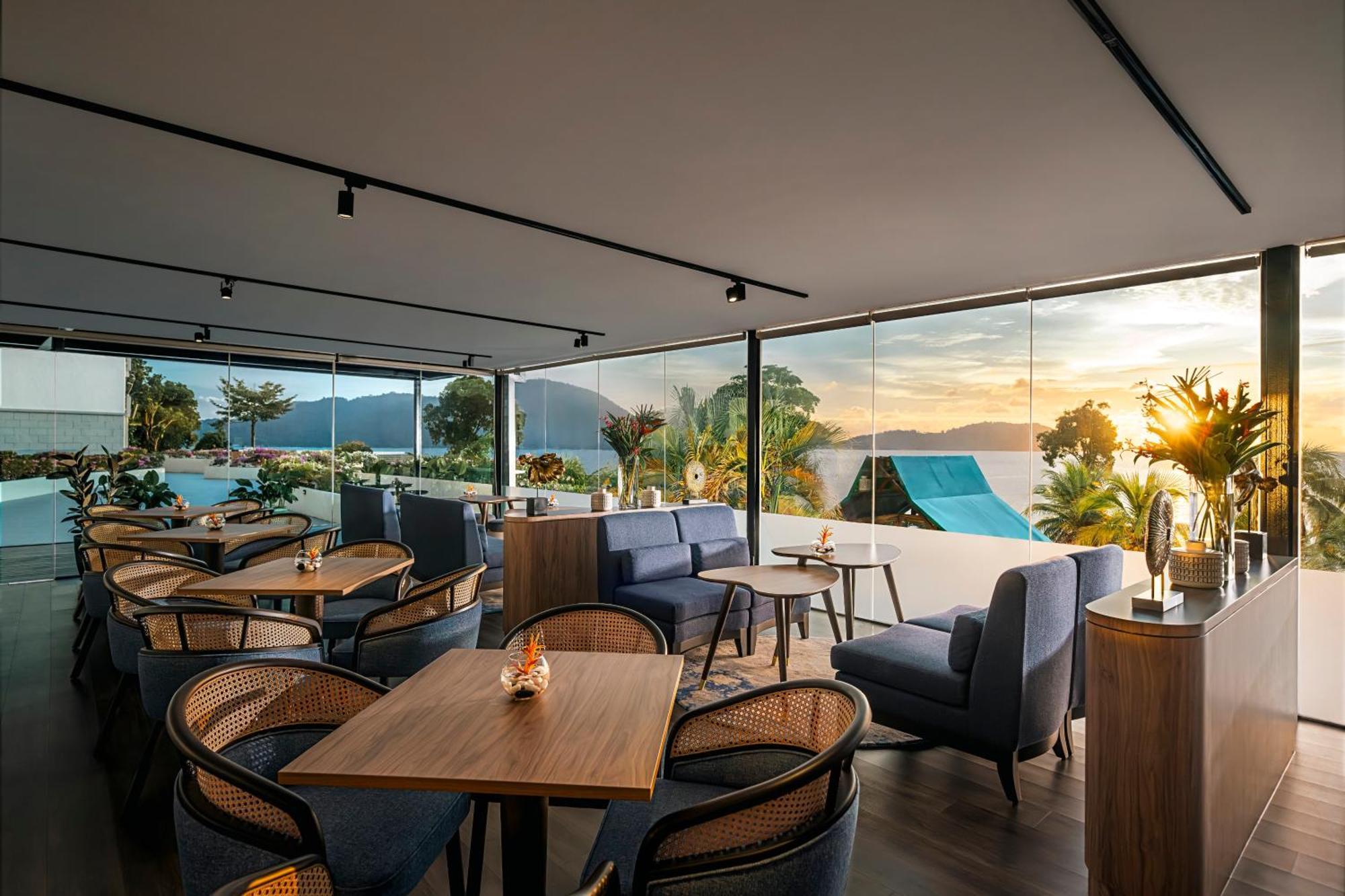 Отель Doubletree By Hilton Damai Laut Лумут Экстерьер фото