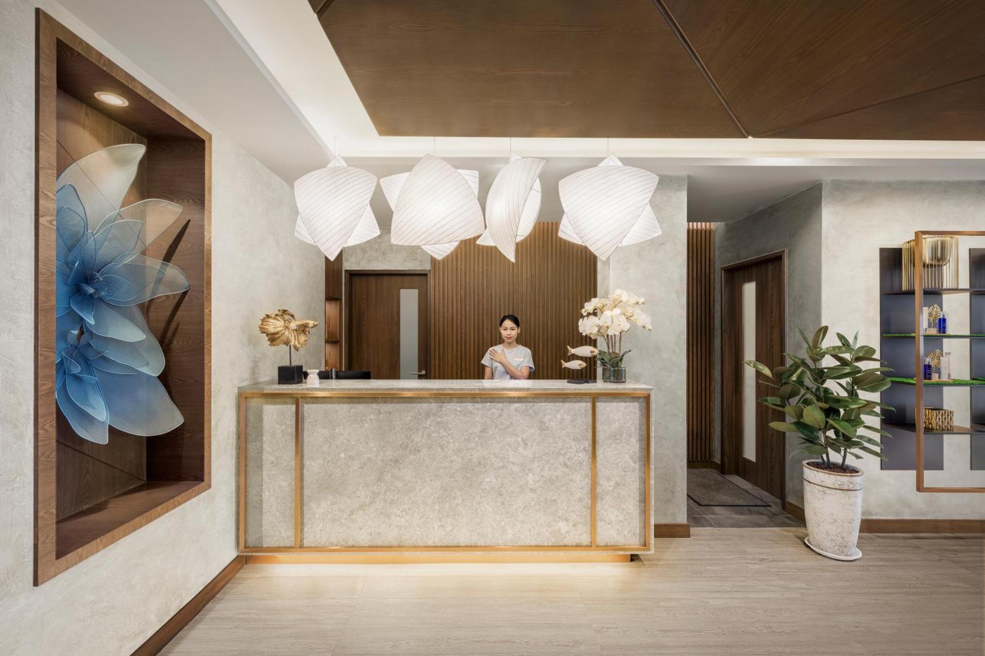 Отель Doubletree By Hilton Damai Laut Лумут Экстерьер фото