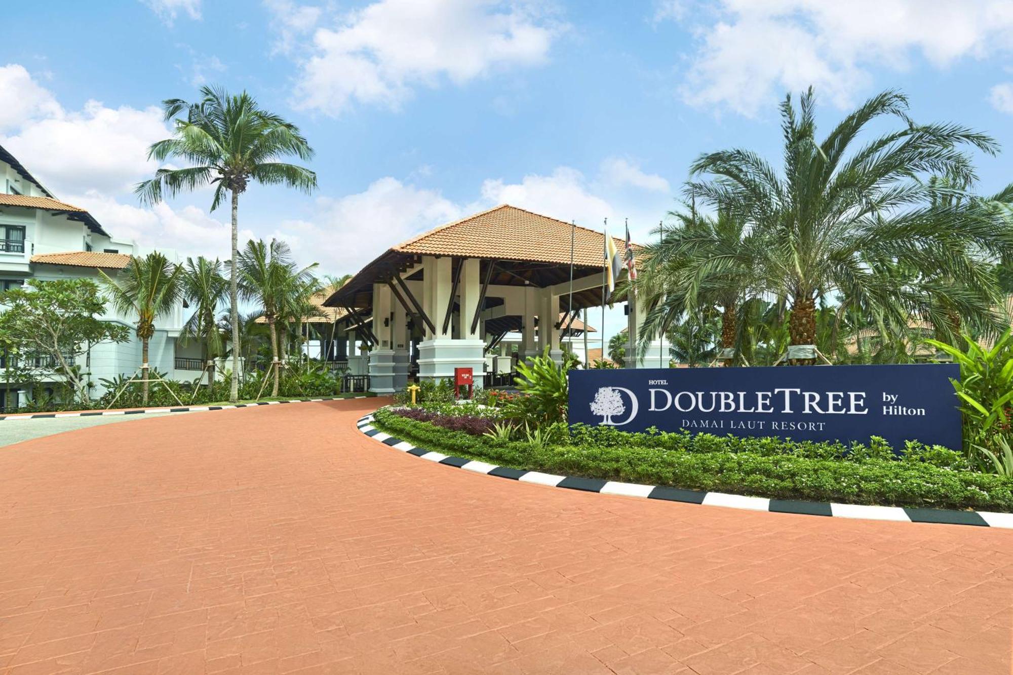 Отель Doubletree By Hilton Damai Laut Лумут Экстерьер фото