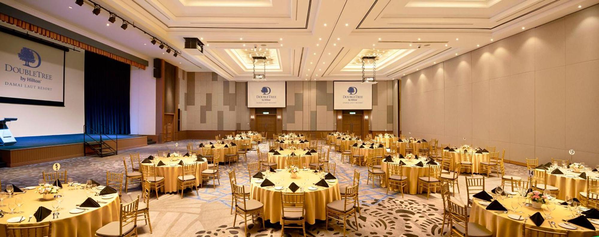 Отель Doubletree By Hilton Damai Laut Лумут Экстерьер фото